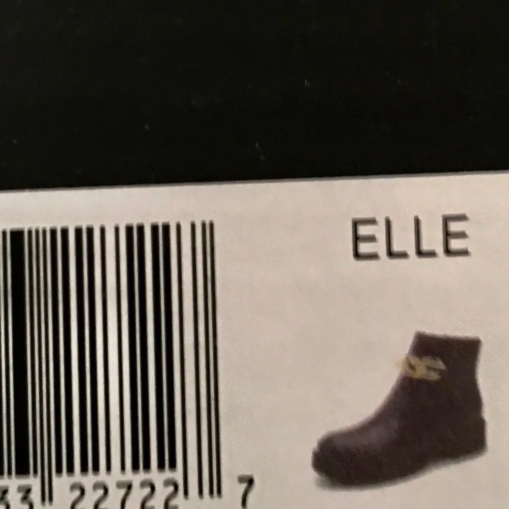 NEW NICOLE MILLER 9M ELLE Gold
Chain Chelsea Booties Boots Lug Sole Zip closure - Picture 12 of 12